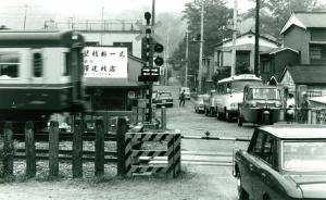 和田町駅付近の踏切