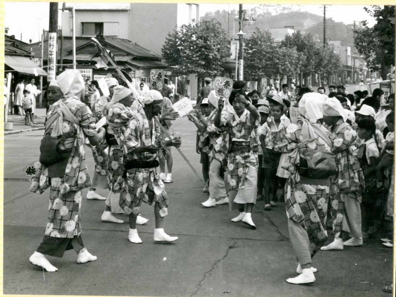 『お札まき』(写真2)